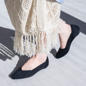 EVOL パンプス 軽量で柔らかい「EVOL」Vカットニットスクエアフラットパンプス IU5044